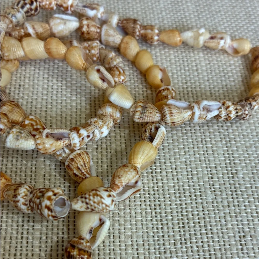 Elegant vintage Shell Beaded Necklace - Picture 4 of 9